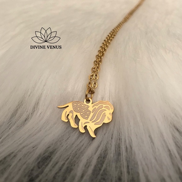 Lion Necklace Gold Plated Stainless Steel - Picture 1 of 8